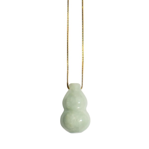 Jade pendant necklace