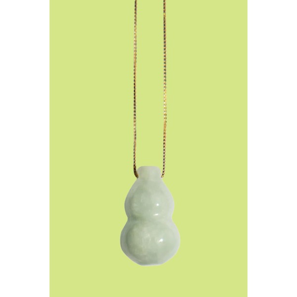 Jade pendant necklace